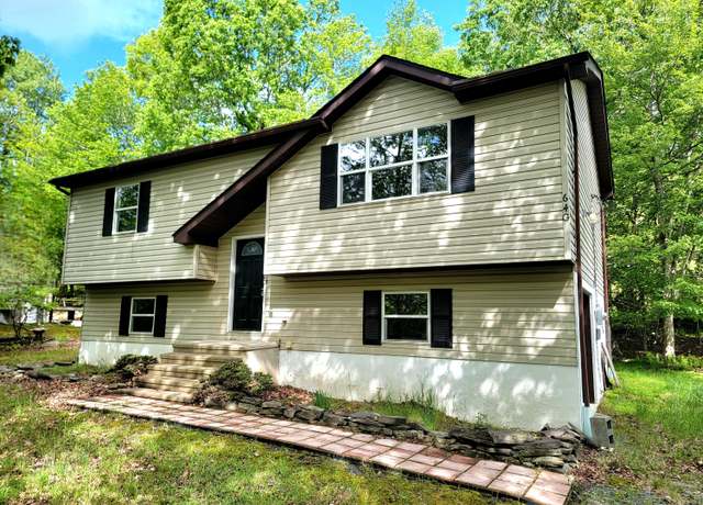 Property at 1169 Hunters Woods Dr, East Stroudsburg, PA 18301, 3 beds, 2 baths