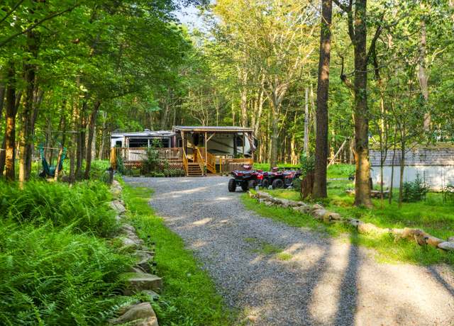 Property at 149 Deer Path Ln, Pocono Summit, PA 18346