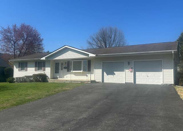 Property at 221 Huston Ave, Stroudsburg, PA 18360, 3 beds, 1.5 baths