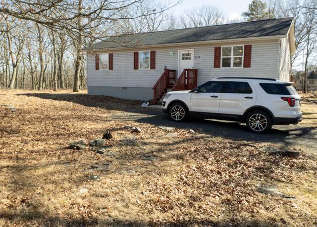 Property at 3368 Bluebird Dr, Bushkill, PA 18324, 3 beds, 2 baths