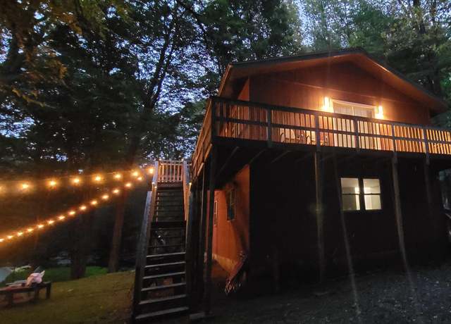Property at 140 Owassa Dr, Pocono Lake, PA 18347, 4 beds, 2 baths