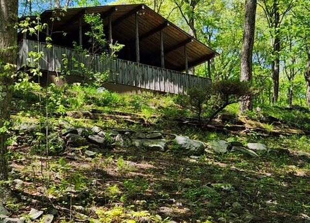 Property at 222 Timber Dr, East Stroudsburg, PA 18302, 3 beds, 1 bath