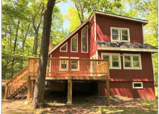 Property at 2122 Wood Thrush Ct, Bushkill, PA 18324, 4 beds, 2 baths