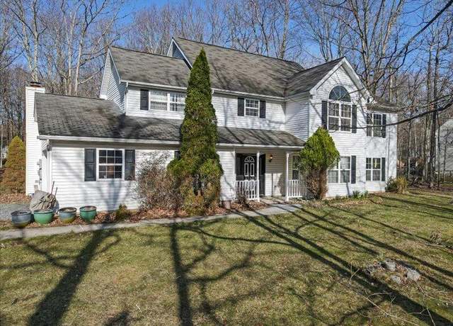 Property at 1135 Juno Dr, Effort, PA 18330, 4 beds, 2.5 baths
