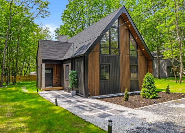 Property at 2154 Valleyview Dr, Bushkill, PA 18324, 3 beds, 2 baths