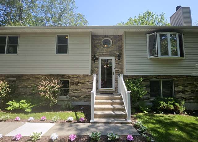 Property at 3124 Fern Rd, Pocono Summit, PA 18346, 3 beds, 2 baths