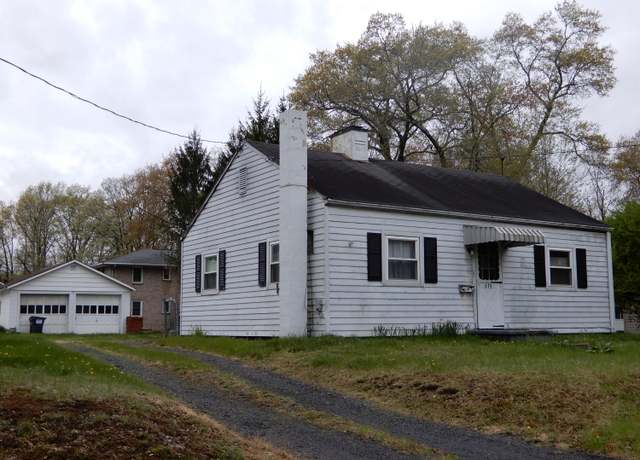 Property at 615 Queen St, Stroudsburg, PA 18360, 2 beds, 1 bath