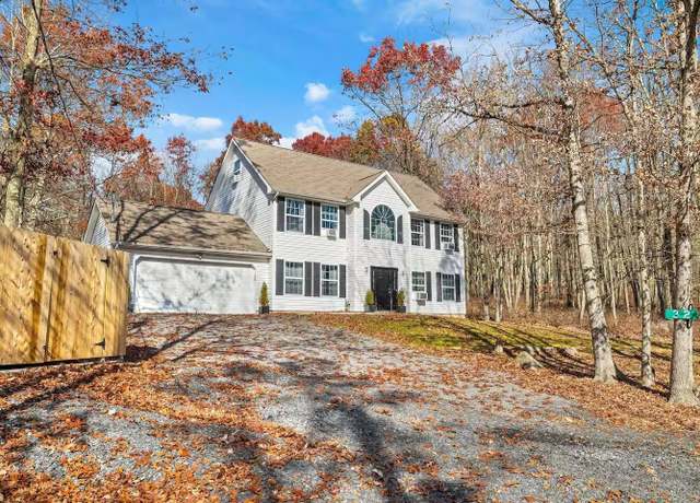 Property at 32 Pawnee Trl, Albrightsville, PA 18210, 3 beds, 3 baths