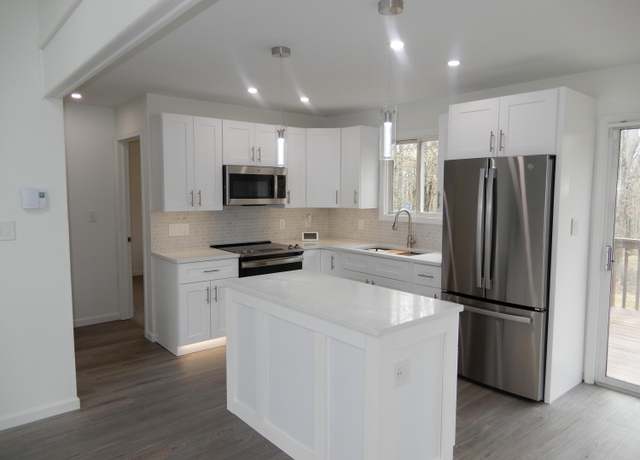 Property at 124 Segatti Cir, Bushkill, PA 18324, 3 beds, 3 baths
