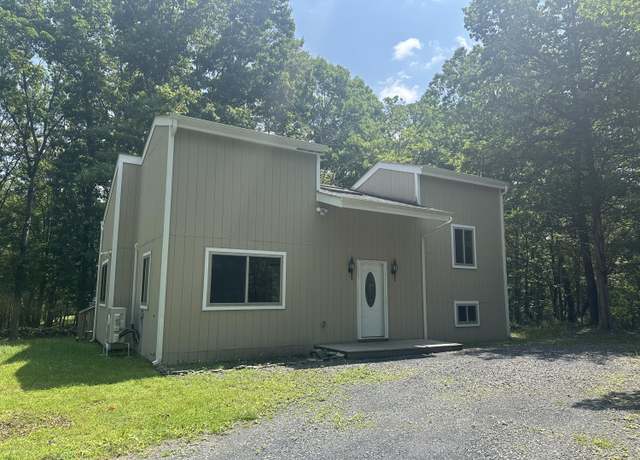 Property at 2215 Delaware Ct E, Bushkill, PA 18324, 3 beds, 1 bath
