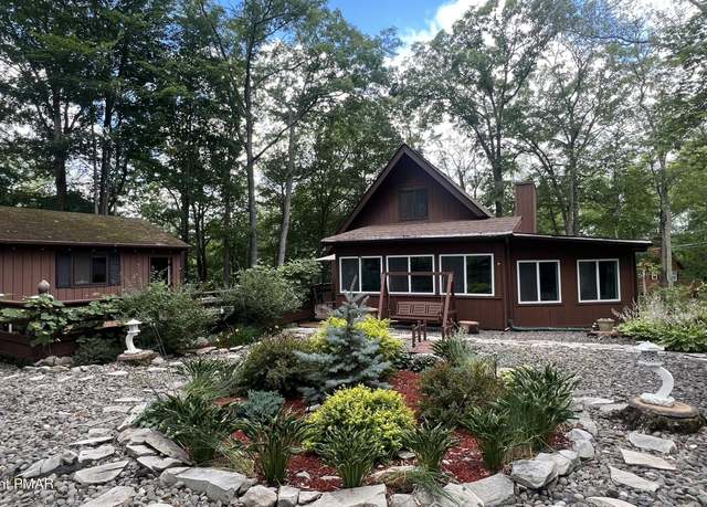 Property at 236 Regent St, Bushkill, PA 18324, 4 beds, 1.5 baths