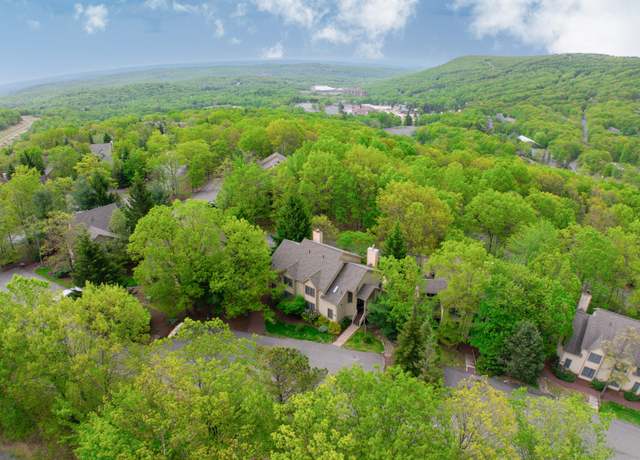 Property at 393 Vista Dr, Tannersville, PA 18372, 3 beds, 2.5 baths