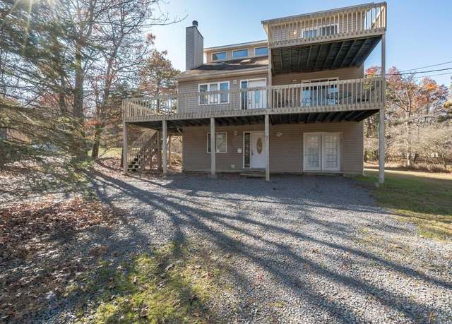 Property at 82 Lindbergh Cir, Albrightsville, PA 18210, 4 beds, 3 baths
