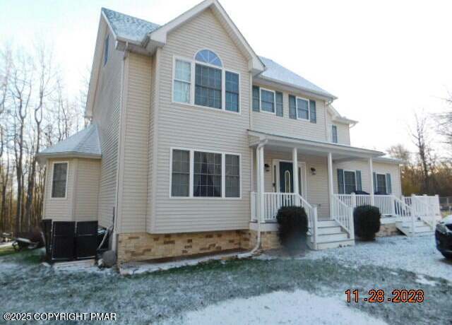 Property at 107 Horseshoe Dr, Effort, PA 18330, 3 beds, 2.5 baths