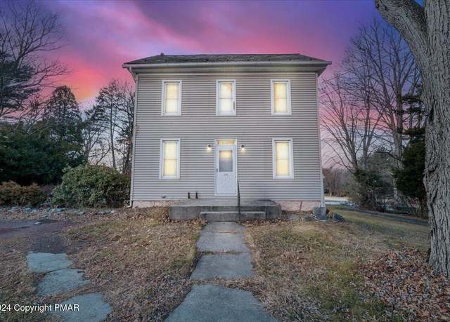 Property at 2976 N Delaware Dr, Mount Bethel, PA 18343, 3 beds, 2 baths