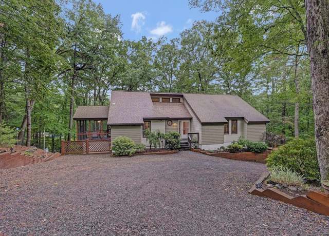 Property at 151 Manchester Dr, Bushkill, PA 18324, 3 beds, 2 baths