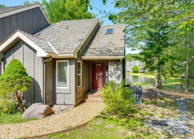 Property at 66 Snow Ridge Cir, Lake Harmony, PA 18624, 2 beds, 1.5 baths