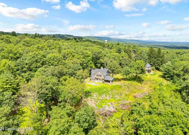 Property at 117 Stonecrop Ln, Mount Pocono, PA 18344, 4 beds, 1.5 baths