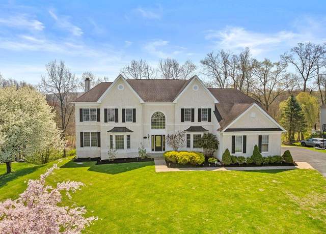 Property at 250 Great Bear Way, East Stroudsburg, PA 18302, 4 beds, 4.5 baths