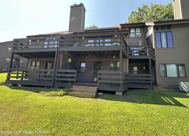 Property at 41 Sky View Dr Unit D, East Stroudsburg, PA 18302, 2 beds, 2.5 baths
