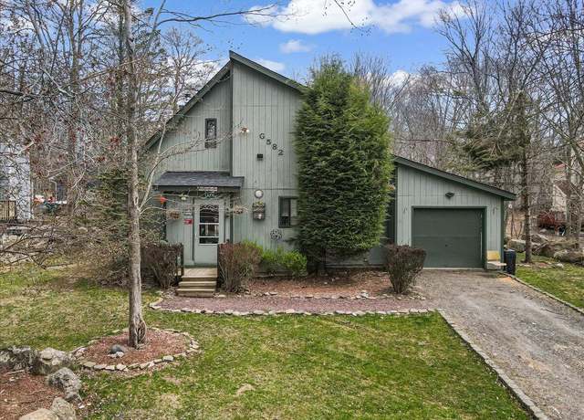 Property at 7924 Sleepy Hollow Dr, Tobyhanna, PA 18466, 3 beds, 2 baths