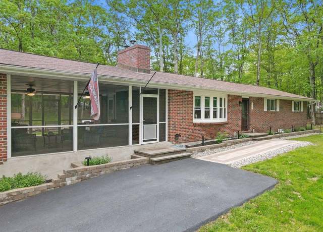 Property at 110 Laurel Dr, Milford, PA 18337, 4 beds, 3 baths