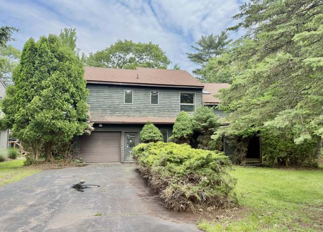 Property at 402 Shinymountain Ct, Greentown, PA 18426, 3 beds, 2.5 baths
