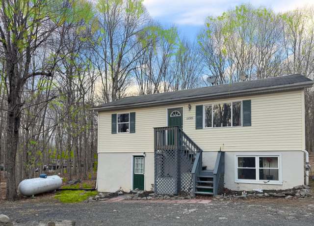 Property at 1204 Bear Dr, Bushkill, PA 18324, 4 beds, 2 baths