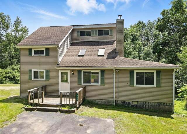 Property at 326 Kathleen Dr, Stroudsburg, PA 18360, 3 beds, 2 baths