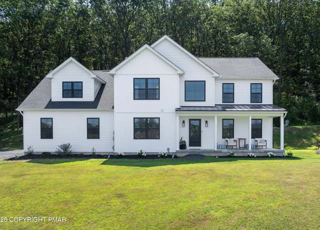 Property at 208 Bryan Dr, Kresgeville, PA 18333, 4 beds, 2.5 baths