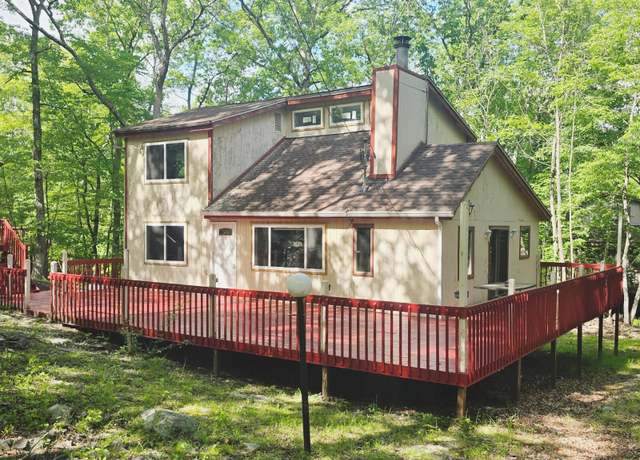 Property at 146 Clifton Dr, Bushkill, PA 18324, 3 beds, 2 baths