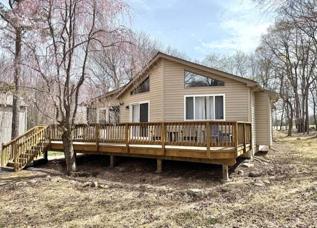 Property at 28 Lang Ln, Albrightsville, PA 18210, 3 beds, 2 baths