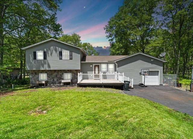 Property at 27 Mountain Top Rd, East Stroudsburg, PA 18302, 3 beds, 2 baths