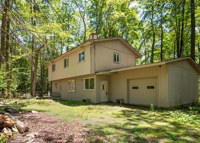 Property at 236 Gross Dr, Pocono Pines, PA 18350, 3 beds, 2 baths
