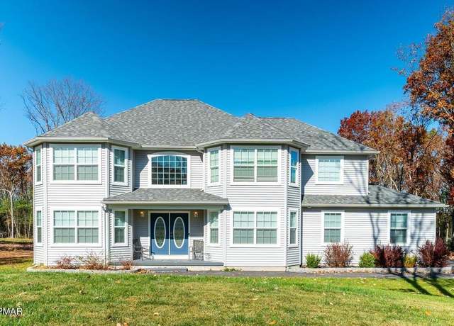 Property at 252 Catalpa Dr, Kunkletown, PA 18058, 4 beds, 2.5 baths