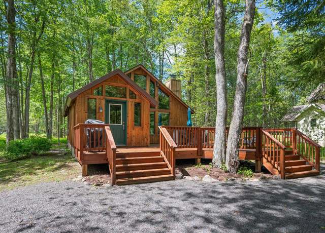 Property at 2107 Oak Rd, Pocono Pines, PA 18350, 2 beds, 1.5 baths