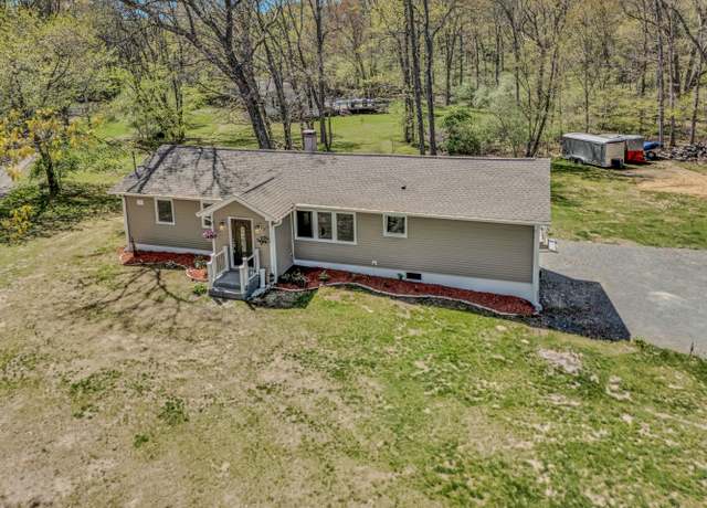Property at 23 Primrose Dr, East Stroudsburg, PA 18302, 4 beds, 3 baths