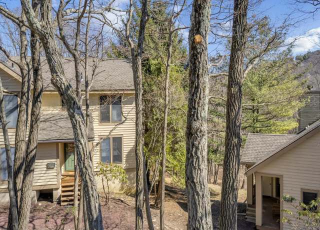 Property at 419 Hickory Dr, Tannersville, PA 18372, 2 beds, 2 baths