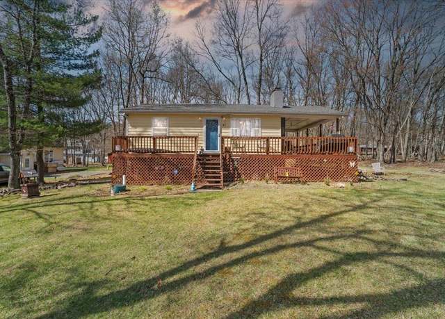 Property at 21 Beaver Dr, Albrightsville, PA 18210, 2 beds, 1 bath