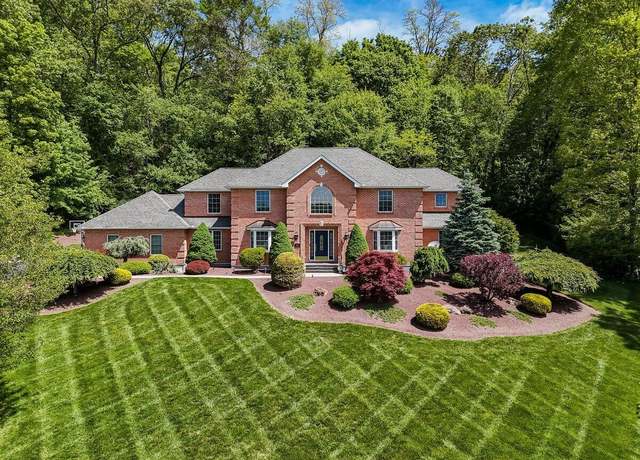 Property at 1376 Buck Ridge Dr, Stroudsburg, PA 18360, 4 beds, 2.5 baths