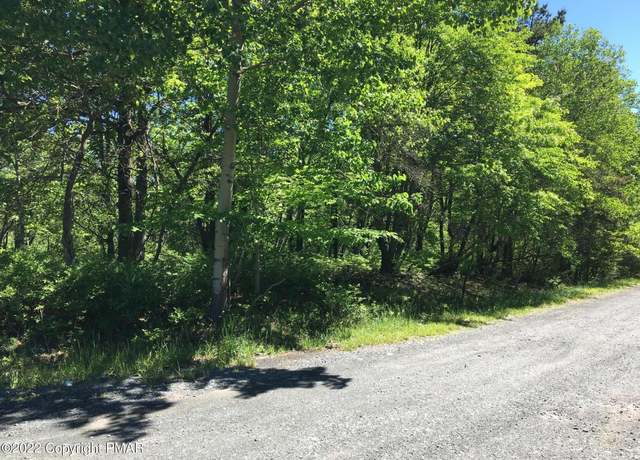 Property at 7139 Country Ct, Long Pond, PA 18334