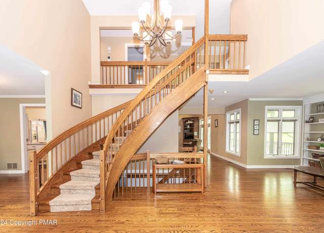 Property at 17 Woods End Ct, Lake Harmony, PA 18624, 5 beds, 4 baths