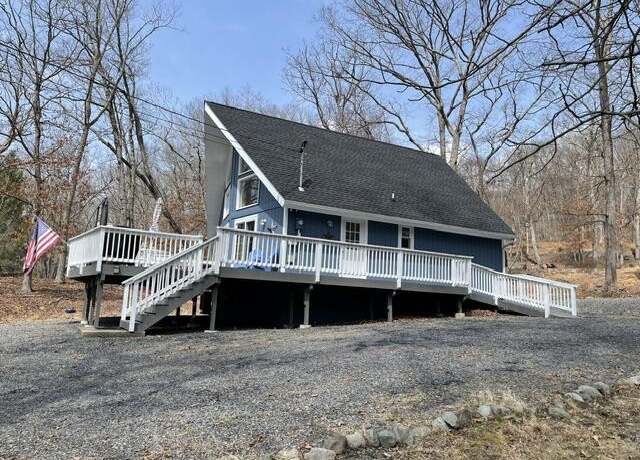 Property at 298 Manchester Dr, Bushkill, PA 18324, 2 beds, 1.5 baths