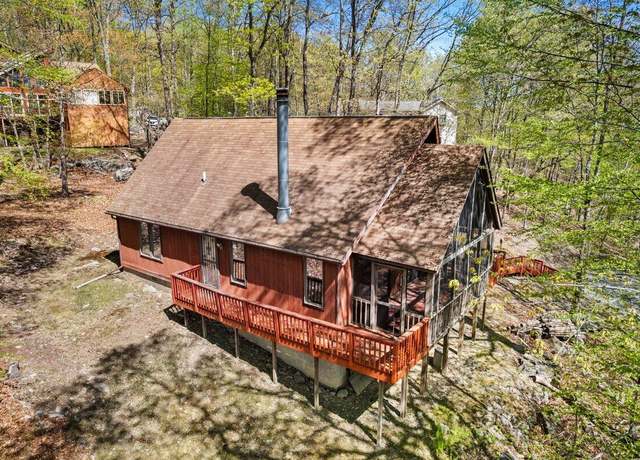 Property at 3125 Northampton Ct, Bushkill, PA 18324, 3 beds, 1.5 baths
