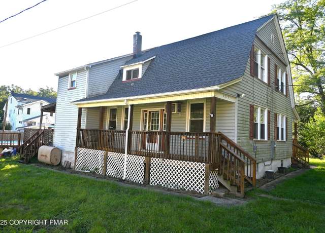 Property at 2215 Pennsylvania Avenue Ave, Martins Creek, PA 18063, 5 beds, 2.5 baths