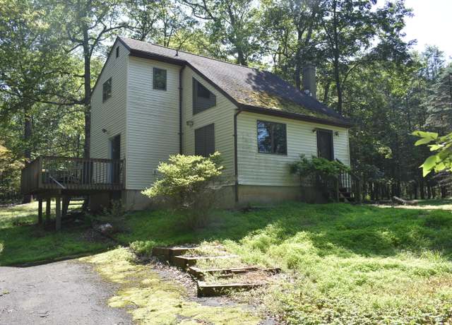 Property at 2157 Deer Track Dr, East Stroudsburg, PA 18302, 3 beds, 1.5 baths