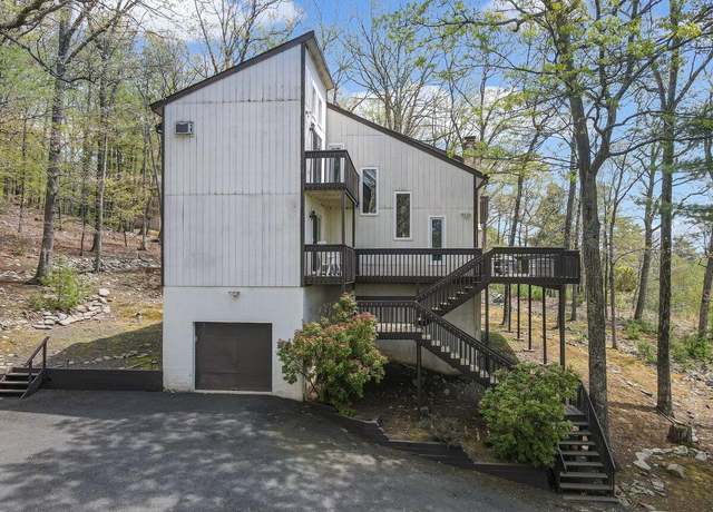 Property at 176 Manchester Dr, Bushkill, PA 18324, 4 beds, 3 baths