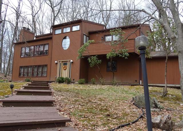Property at 6138 Wales Ct, East Stroudsburg, PA 18301, 3 beds, 3.5 baths