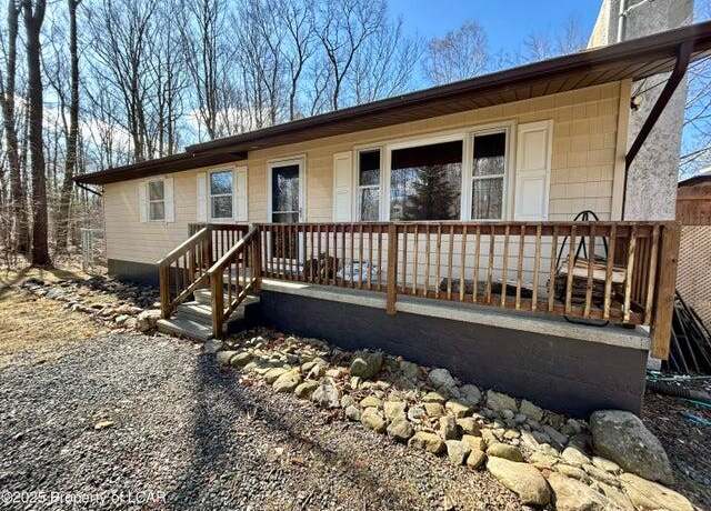 Property at 8 Tulip Ln, Thornhurst, PA 18424, 2 beds, 1 bath