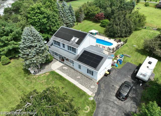 Property at 2577 Highland Cir, Stroudsburg, PA 18360, 3 beds, 2.5 baths
